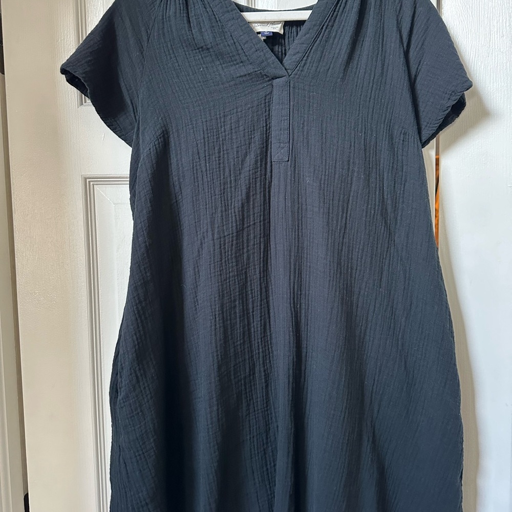 Universal Thread Black Dress with Classic  Design